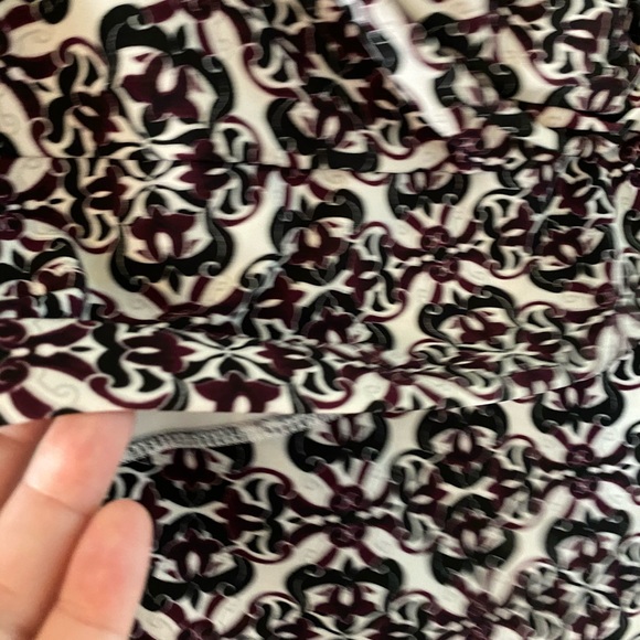 WHBM top in XL. Sleeveless geometric pattern - Picture 12 of 13